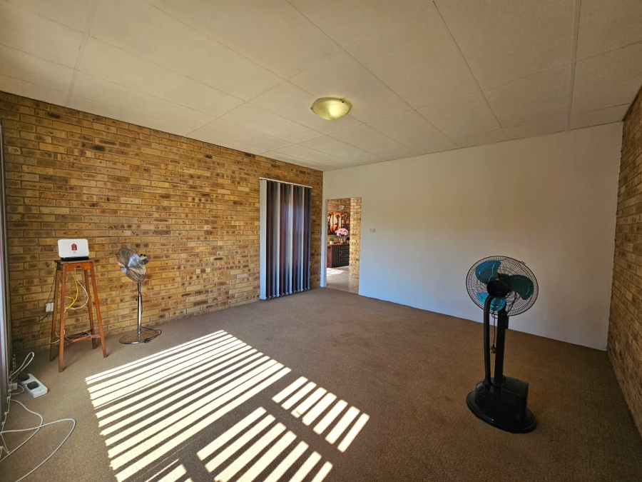 4 Bedroom Property for Sale in Jim Fouchepark Free State